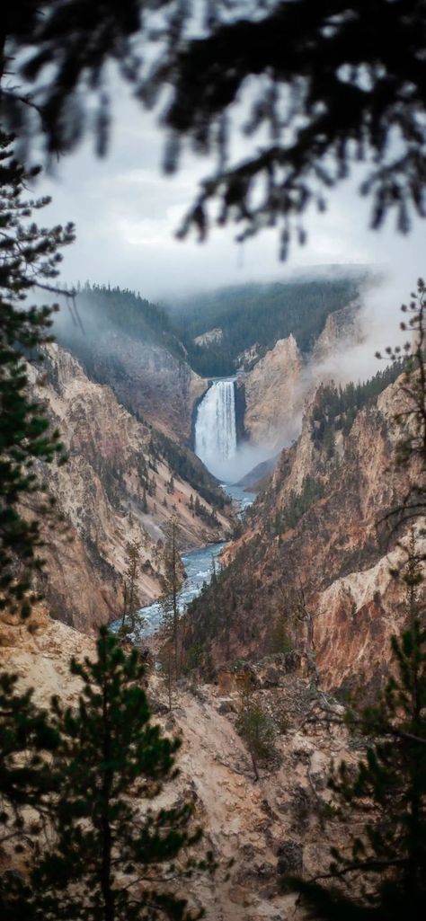 Yellowstone National Park Yellowstone Wallpaper, Yosemite Wallpaper, Yellowstone National Park Photography, Iphone Wallpaper Moon, National Parks Photography, Western Life, Simple Iphone Wallpaper, The Great Escape, Watercolor Art Lessons