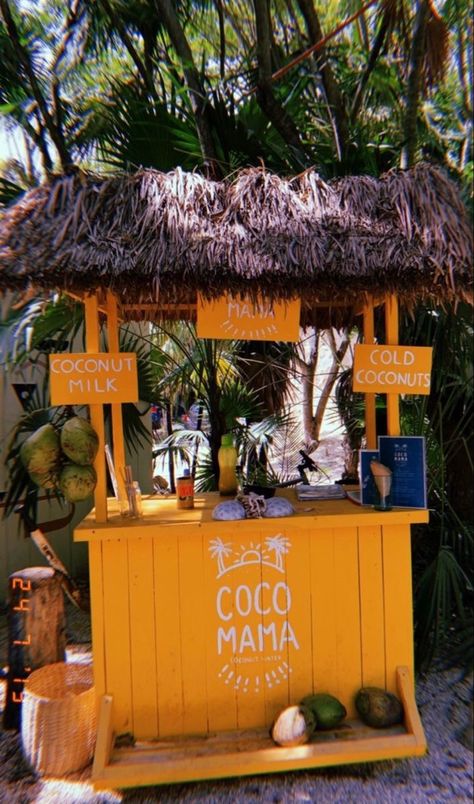 Coconut Stand Ideas, Beach Booth Design, Beach Bar Decoration, Coconut Stand, Booth Design Food, Fruit Presentation, Surf Birthday Party, Mocktail Bar, Outdoor Restaurant Patio