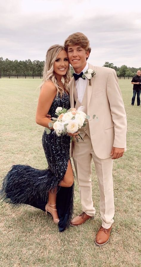 Prom Couple Color Schemes, White Tux Prom Couple, Prom Pic Ideas For Couples Cute Pictures, Cream Prom Dress Couple, Prom Poses 2023, Winter Formal Couple Pictures, Prom Looks Couples, Prom Pics With Boyfriend, Homecoming Colors For Couples