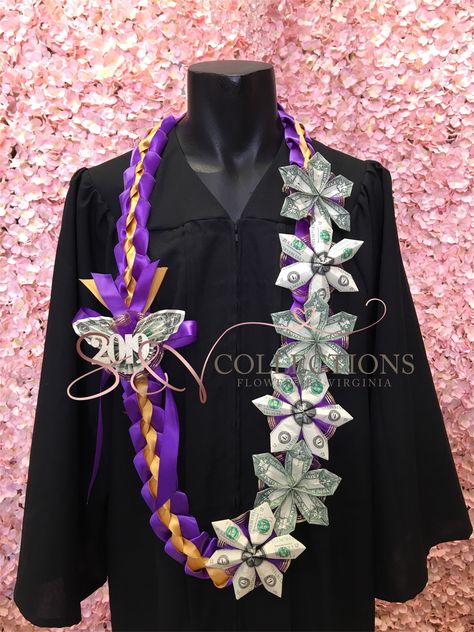 Beautiful money lei Graduation Leis Diy Ribbons, Money Lei Diy, Lei Graduation, Lei Ideas, Graduation Leis Diy, Graduation Money Lei, Lei Making, Money Leis, Graduation Money Gifts