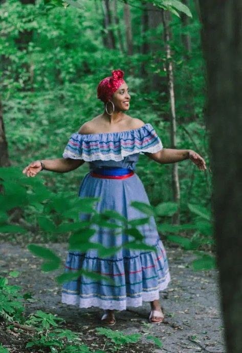 Haiti: The Karabela Dress Cultural Costumes, Kimono Outfits, Costumes Around The World, Dancer Wear, Dress Trendy, Famous Outfits, National Dress, Ethnic Dress, Outfit Trends