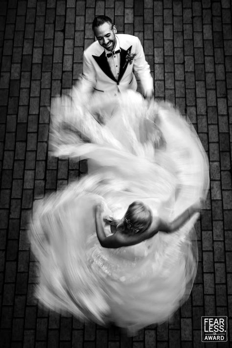 Wedding Group Poses, Fearless Photography, Bride And Groom Photography, Groom Photography, Wedding Portrait Poses, Artistic Wedding Photography, Amazing Wedding Photography, Creative Wedding Photo, Wedding Couple Poses Photography