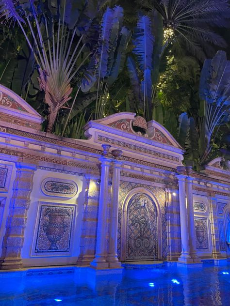 The pool at the Versace Mansion #versace #mansion #giannis #versacemansion #miami #miamibeach Miami Versace Mansion, Versace Mansion Aesthetic, Scarface Miami, Versace House, Rich Mansion, Versace Miami, Versace Hotel, Miami Beach Mansion, Discord Themes