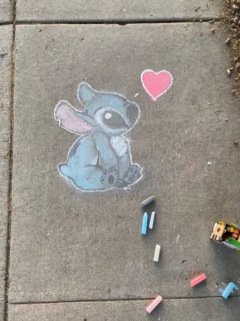 Disney chalk art Toy Story Chalk Art, Stitch Chalk Art, Chalk The Walk Ideas, Disney Chalk Art, Chalk Doodles, Chalk The Walk, Street Chalk Art, Chalk Designs, Fun Chalk Art