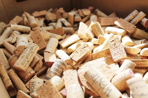 DIY Wine Cork Backsplash Cork Backsplash, Wine Cork Letters, How To Make Letters, Diy Kitchen Backsplash, Cork Projects, Diy Backsplash, Cork Diy, Wine Cork Crafts, Backsplash Kitchen