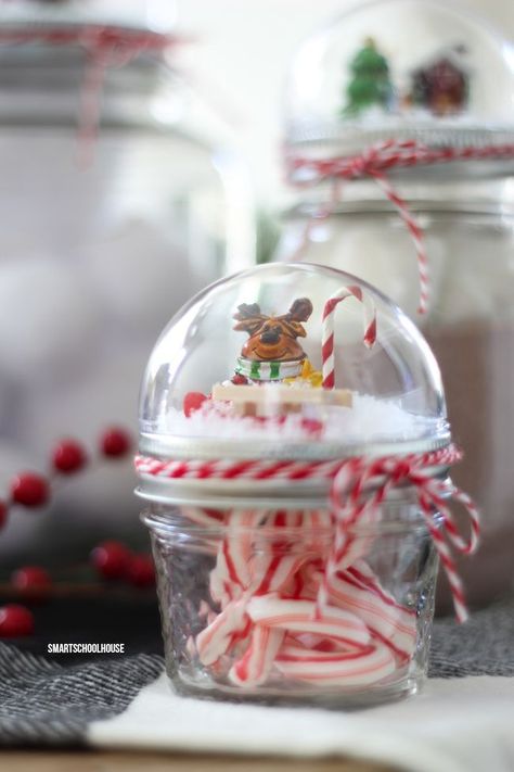 How to make a Mason Jar Lid Snow Globe for Christmas using a clear plastic ornament. ADORABLE! Easy for everybody to do! DIY Christmas gift in a jar idea. Christmas Gift In A Jar, Gift In A Jar, Clear Plastic Ornaments, Mason Jar Lid, Christmas Crafts For Kids To Make, Christmas Mason Jars, Christmas Snow Globes, Mason Jar Gifts, Christmas Jars