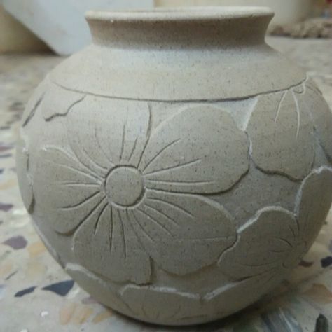 Carved flowers on stoneware pot Ceramic Vase Carving Ideas, Flower Carving Clay, Pottery Carving Ideas Bowls, Carved Vases Ceramic Pottery, Pottery Carving Ideas, Lidded Jars Pottery, Ceramic Carving, Pottery Carving, Carved Flowers