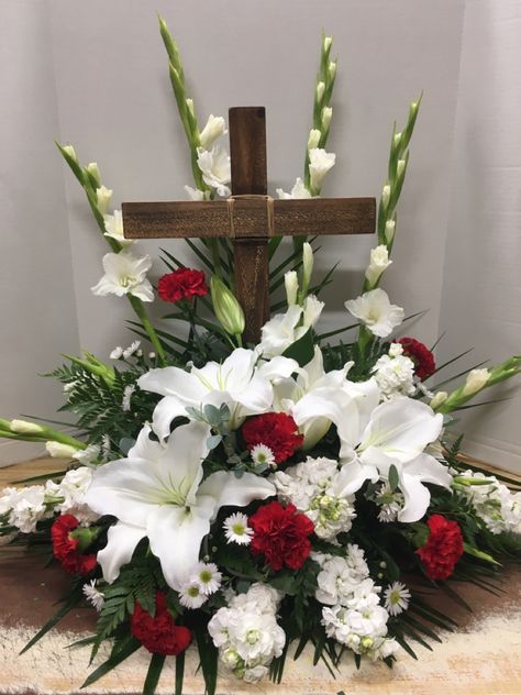 Church Easter Decorations, Easter Floral Arrangement, Creative Centerpieces, Church Altar Decorations, Easter Arrangement, Easter Flower Arrangements, Altar Arrangement, Flower Arrangement Designs, Church Flower Arrangements