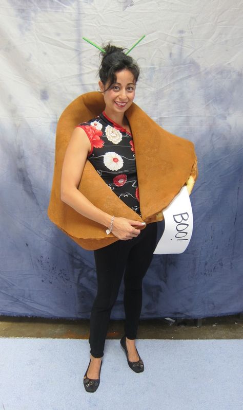 A perfect accompaniment for the Chinese To-Go Box  Halloween costume.  It's super simple and only requires a few ingredients.         Cut a... Fortune Cookie Recipe, Giant Fortune Cookie, Starfish Costume, Giant Pillow, Boxing Halloween Costume, Cookie Costume, Halloween Costume Props, Carnaval Costume, Candy Costumes