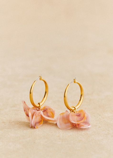 Flora Hoops - Blush - Resin - Sézane Blush Earrings, Ecru Color, Thread Earrings, Kate Middleton Style, Cozy Knits, Gold Hoop, Gold Hoop Earrings, Parisian Style, Cute Gifts