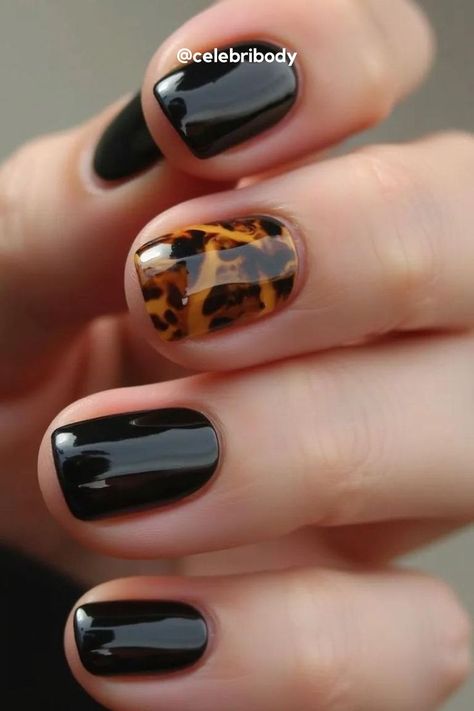 Obsessed with tortoise shell nails? You’re not alone! This next-level trend offers endless design options that instantly elevate your fall look. Whether you go all-in with full tortoise shell nail art or add a chic accent to your nails, this trend is guaranteed to keep your nails on point and Instagram-ready. Perfect for autumn vibes! #tortoiseshellnails #fallnails #nailartideas #fallfashion Shell Nail Art, Tortoise Nails, Tortoise Shell Nails, Edgy Nail Art, Shell Nails, Fingernail Designs, Accent Nail, Edgy Nails, Trendy Nail Art