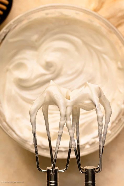 Whipped Greek Yogurt (healthy snack or dessert!) - No Spoon Necessary Greek Yogurt Sweet Dip, Whipped Greek Yogurt Recipe, Greek Vanilla Yogurt Recipes, Greek Yogurt Pudding Recipes, Yogurt Whipped Cream, Greek Yogurt Whipped Cream, Whipped Greek Yogurt, Vanilla Yogurt Recipes, Greek Yogurt Frosting