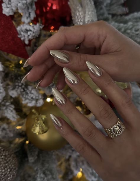 Chrome Nails Christmas, Christmas Nails Gold, Festive Nail Ideas, Festive Holiday Nails, Classy Almond Nails, Santa Nails, Sheer Nails, Nails Holiday, New Years Eve Nails