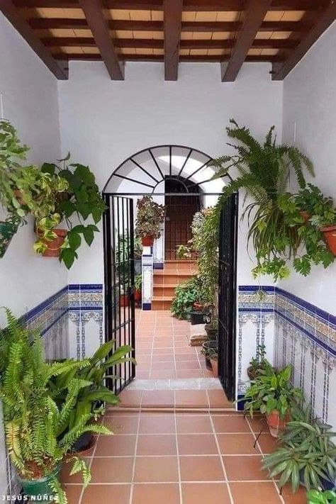 Old Mexican Style Homes, Modern Mexican Interior Design, Guatemalan Architecture, Andalusian Interior Design, Mexican Modern House, Mexican Home Design, Small House Design Kerala, Mexican Style Homes, Modern Mexican Home Decor