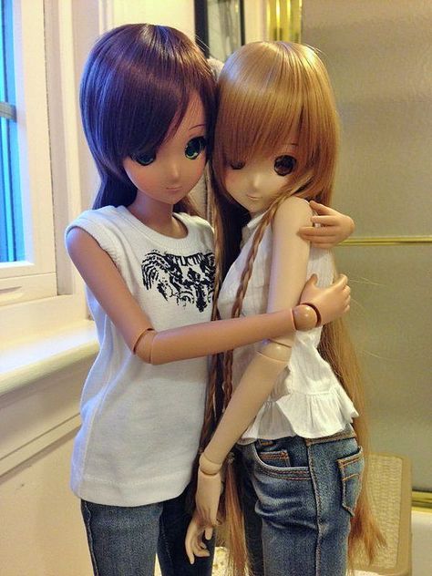 00s Aesthetic, Dolls House Figures, Smart Dolls, Dolls Outfits, Best Hug, Smart Doll, Anime Dolls, Now And Then, Cute Dolls