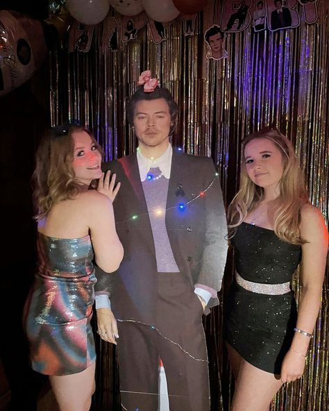 harry styles Harry Styles Birthday Party Decorations, 1989 Party Decorations, Harry Styles Birthday Party Ideas Decoration, Harry Styles Bday Party, Harry Styles Birthday Aesthetic, Harry Styles Party Ideas Decoration, Harry Styles Themed Party, Harry Styles Themed Birthday Party, Harry Styles Birthday Party Ideas Harrys House