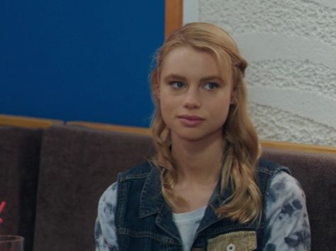 Lyla. Lyla Mako Mermaids, Lucy Fry, Mako Island Of Secrets, Mako Island, Moon Pool, H2o Mermaids, Mako Mermaids, Crazy People, Main Character