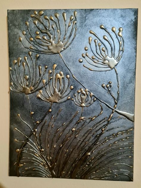 material: black acrylic, metallic acrylic, hot glue gun. Hot Glue Art Ideas, Hot Glue Stencil, Metal Embossing Art, Hot Glue Art, Sea Anemones, Glue Art, Glue Painting, Mixed Media Art Canvas, Plaster Art