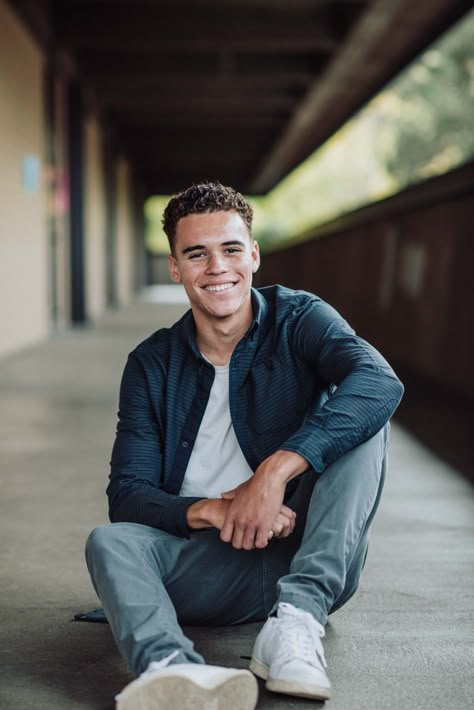 Five Tips for Posing Senior Guys | LINDSEY BOLLING PHOTOGRAPHY Senior Guys, Skateboard