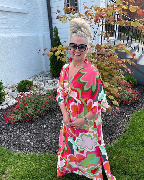 Breathe in sweet summer air in this fabulous new arrival 💕 Shop our Courtyard Garden Floral Maxi Dress @poppylaneplus.com #floraldress #maxidress #summertimevibes #sunny #plussizestyle #curvyootd #poppylaneplus #curvyfashion #poppylanetroy #summerstyle Sweet Summer, Courtyard Garden, Single Women, Floral Maxi, Athletic Wear, Curvy Fashion, Floral Maxi Dress, Sweater Jacket, Dress Accessories