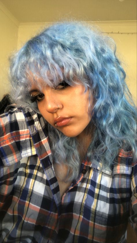 Light Blue Hair Curly, Pastel Curly Hair, Light Blue Curly Hair, Light Blue Hair Dye, Curly Blue Hair, Badass Makeup, Blue Curly Hair, Denim Blue Hair, Irl Pfp