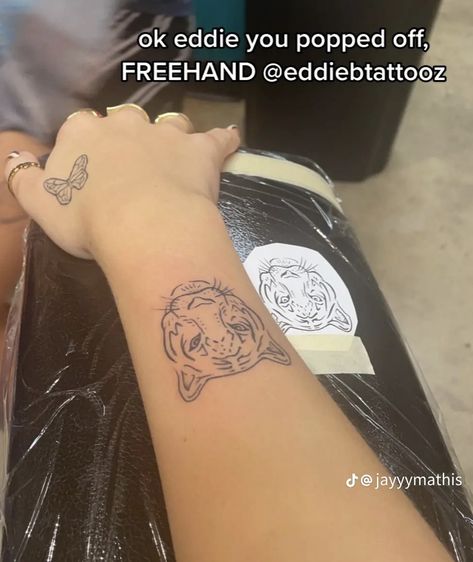 tiger tat!! Tigress Tattoo, Tiger Tattoo Meaning, Tattoo Therapy, Forever Single, Gaming Tattoo, Human Canvas, Hair Tattoos, Stick And Poke, Piercings And Tattoos