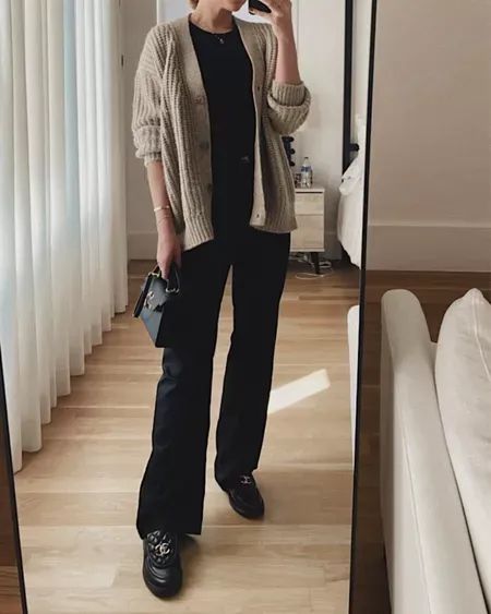 Black Pants And Loafers Outfit, Tan Cardigan Outfit Work, Loafers And Pants Outfit, Black Cardigan Outfit Winter, Beige Cardigan Outfit Winter, Black Pants Winter Outfit, Cardigan Office Outfit, Cardigan Work Outfit, Beige Cardigan Outfit