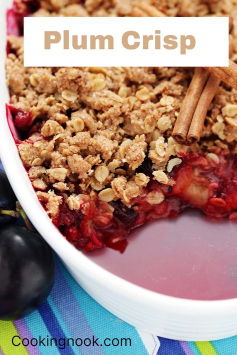 Plum crisp with honey and oats Plum Crisp, Plum Dessert, Fall Dessert Recipes Easy, Oats And Honey, Fall Desserts Easy, Cinnamon Almonds, Fall Dessert Recipes, Crisp Recipe, Fall Dessert