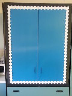 Mrs. Crofts' Classroom: Using Cupboards for Display Classroom Cupboard Decor, Classroom Cupboard Decoration Ideas, Cupboard Decorating Ideas, Cupboard Decor, Teaching Classroom Decor, Jr High, 4th Grade Classroom, 3rd Grade Classroom, Classroom Setting