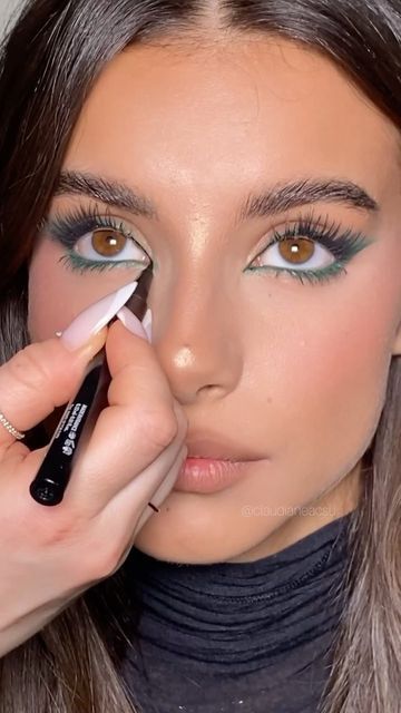 Makeup Looks Green Eyeliner, Green Bottom Eyeliner, Deep Green Eyeshadow, Green Eyeliner Hooded Eyes, Green Eyeliner Green Eyes, Green Waterline Makeup, Green Makeup Looks Simple, Dark Green Eyeliner, Green Eyeliner Looks