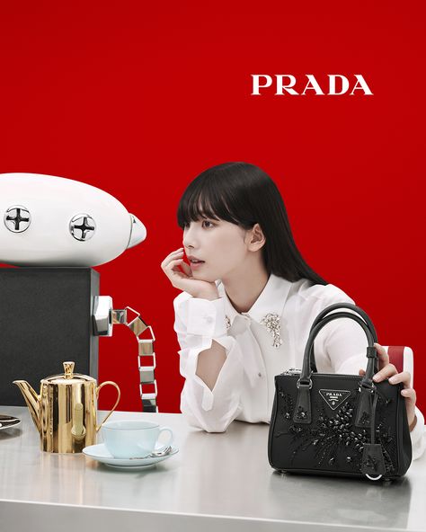 Timeless icons and Prada's distinctive codes are reimagined with elegant touches for the Holiday season. Prada Galleria Bag, Prada Gifts, Holiday Campaign, Best Handbags, Holiday Collection, Personal Branding, New World, Muse, Girl Group