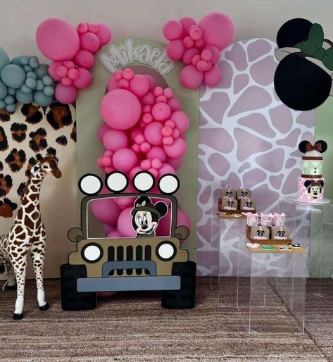 Safari Centerpieces, Minnie Mouse Party Favor, Minnie Mouse Birthday Party Ideas, Birthday Minnie Mouse, Mickey Mouse First Birthday, Minnie Mouse Birthday Decorations, Wild Birthday Party, Teepee Party, Girls Birthday Party Themes