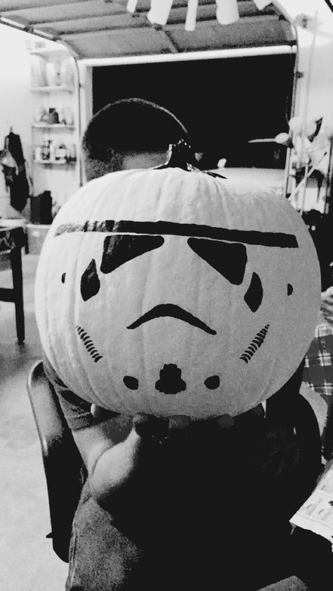 Painted Star Wars pumpkin Darth Vader Pumpkin Painting, Bb8 Pumpkin Painting, Pumpkin Painting Ideas Star Wars, Pumpkin Painting Star Wars, Star Wars No Carve Pumpkin, Star Wars Pumpkin Painting, Star Wars Painted Pumpkins, Starwars Painted Pumpkin, Cool Pumpkin Painting