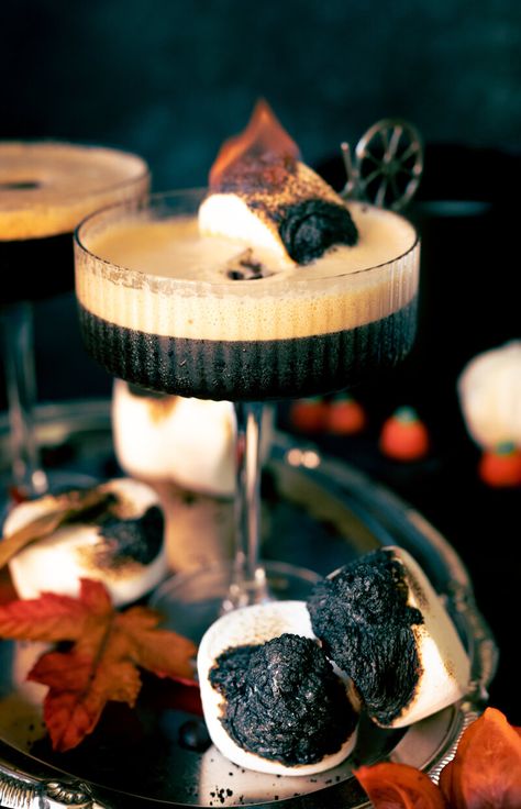 Toasted Marshmallow Espresso Martini - thecommunalfeast.com Marshmallow Martini, Make Coffee, Boozy Drinks, Halloween Cocktails, Fancy Drinks, Fall Cocktails, Cocktail Drinks Recipes, Toasted Marshmallow, Christmas Cocktails