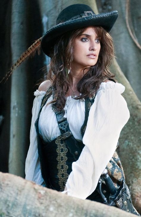 Captian Jack Sparrow, Caribbean Outfits, Pirate Queen, Face Painting Halloween, Pirate Woman, Captain Jack Sparrow, Penelope Cruz, Captain Jack, Pirate Costume