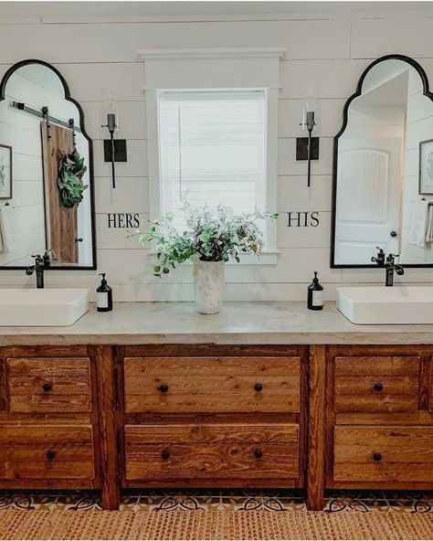 Small Rustic Bathroom Ideas, Small Rustic Bathroom, Master Bath Vanity, Clean My House, Messy House, Farmhouse Inspiration, Gorgeous Bathroom, Rustic Bathrooms, Bathroom Laundry