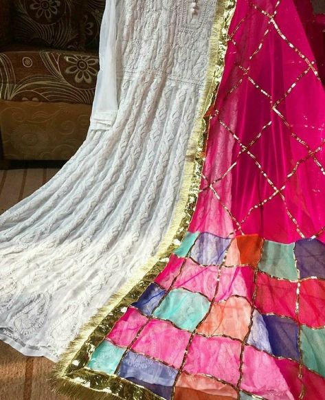 ♡✶ Chatapati Dupatta, Dresses Patterns, Dupatta Designs, Dupatta Design, Bridal Mehndi Dresses, Mehndi Dresses, Mehndi Dress, Bridal Dupatta, Pakistani Formal Dresses