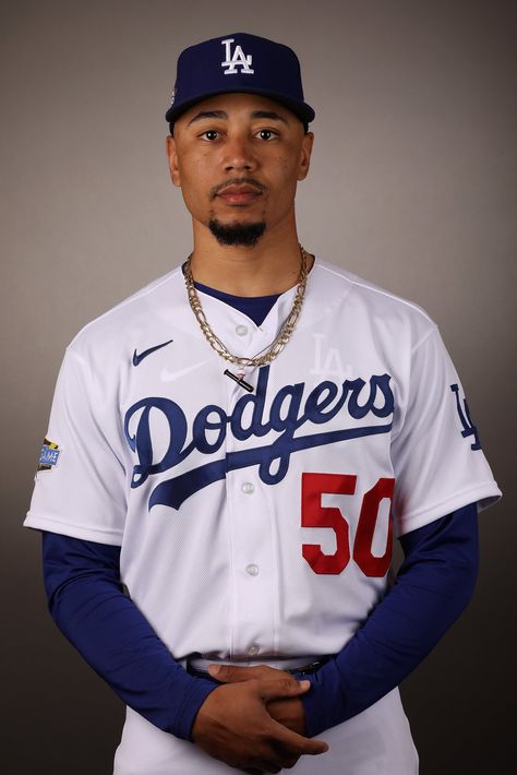 Mookie Betts Mookie Betts Aesthetic, Mookie Betts Wallpaper, Dodgers Aesthetic, Mookie Betts Dodgers, La Dodgers Background, Baseball Wallpapers, Xbox Pfp, Dodgers Mookie Betts, Dodgers Players