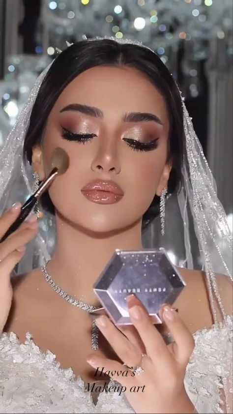 Glam Makeup For Brown Eyes, Bridal Glam Makeup, Arab Bride, Glamour Makeup Looks, Glam Bride Makeup, Warm Makeup, Black Smokey Eye Makeup, Beautiful Bridal Makeup, Asian Bridal Makeup