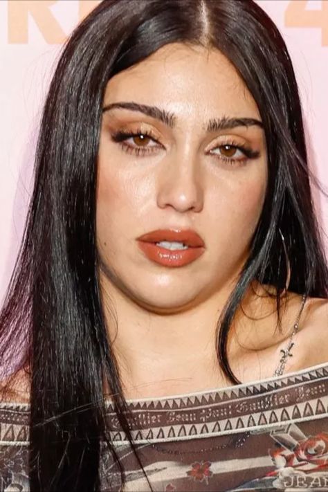 Madonna's daughter Lourdes Leon has smouldered for the cameras at a fashionable event while baring all in an ultra sheer dress while seemingly braless for the occasion. Madonna's Daughter, Lourdes Madonna, Madonna Daughter, Estilo Swag, Face Illustration, Daughter Of God, Sheer Dress, Celebrity Gossip, Love Hair