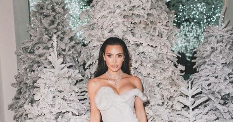 While glimpses of Kim Kardashian's lavish holiday party have been shared over the past week, the star finally posted imagery of the decor for her annual Christmas Eve soirée -- and it is nothing short of spectacular. Giant Gingerbread House, Kardashian Christmas, Kids Ball Pit, Pre Party, The Zoe Report, Holiday Party Decorations, Christmas Eve, Gingerbread House, The Star