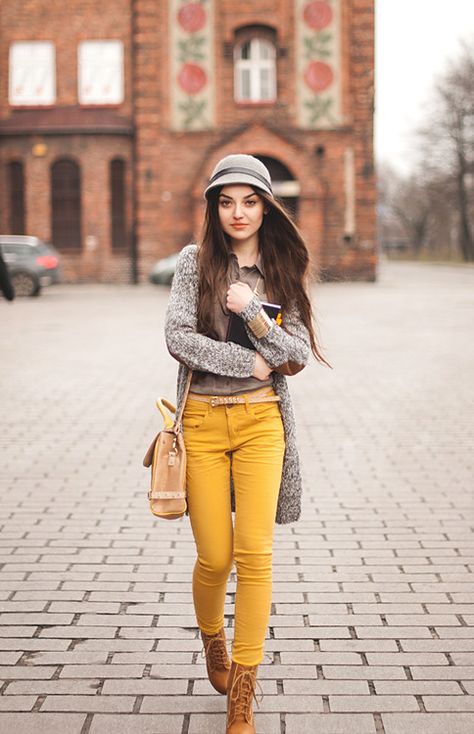 mustard jeans, hat, boots. These are a few of my favorite things :) Mustard Pants Outfit, Yellow Pants Outfit, Mustard Jeans, Mustard Pants, Yellow Clothes, Yellow Pants, Yellow Outfit, Next Clothes, Fashion Weeks