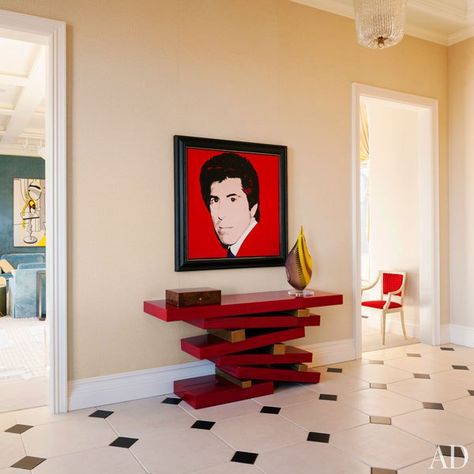 A 1983 Andy Warhol portrait of Steve Wynn hangs in the foyer of Wynn's Manhattan pied-à-terre. Ralph Pucci, Contemporary Staircase, Contemporary Console, Console Table Living Room, Console Table Design, Creation Art, Foyer Decorating, New York Apartment, Top Interior Designers