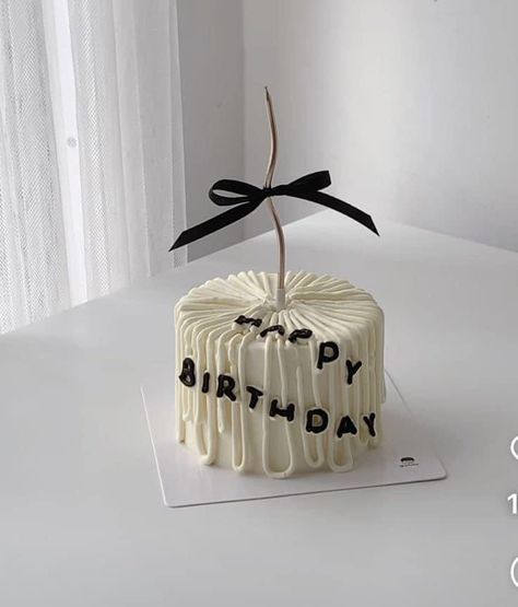 Minimalist Birthday Party Decorations, Mini Birthday Cake Aesthetic, Aesthetic Bday Cake, Bday Cakes Aesthetic, Small Cake Designs, Birthday Cake Aesthetic Black, 24 Birthday Cake, Aesthetic Cake Birthday, Small Birthday Cake