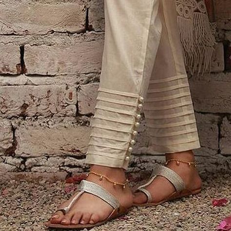 Neck Designs For Suits Back, Poncha Design Salwar, Trouser Designs Pakistani, Poncha Design, Salwar Suit Neck Designs, Shalwar Design, Suit Neck Designs, Stylish Pants Women, Suit Neck