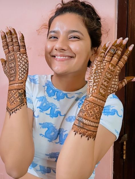 Half Hand Mehndi Designs, Half Hand Mehndi, Hand Mehndi Designs, Mehndi Designs Bridal Hands, Latest Bridal Mehndi Designs, Latest Simple Mehndi Designs, Mehndi Art Designs, Mehndi Designs Book, Mehndi Designs For Fingers