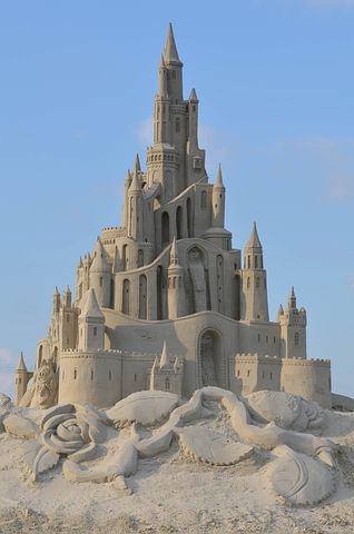 300+ Free Sand Castle & Sand Images - Pixabay Beach Sand Castles, Beach Sand Art, Sand People, Sand Sculpture, Sand Castles, Snow Sculptures, Castle Art, Sand Sculptures, Ice Sculptures