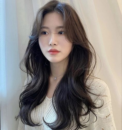 Korean Wavy Hair, Hair Inspiration Long, Haircut Inspo, Hairstyles For Layered Hair, Natural Wavy Hair, Different Hair Types, Blowout Hair, Haircuts Straight Hair, Haircuts For Medium Hair