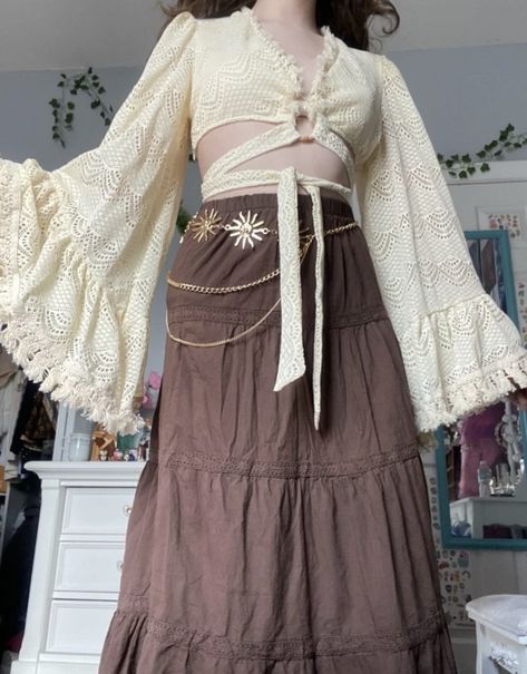 Fairy Aesthetic Clothes Dresses, Bohemian Aesthetic Clothes, March Aesthetic Outfit, Cottage Core Aesthetic Outfit Summer, Fairy Outfit Casual, Sea Witch Outfit Aesthetic, Summer Outfits Goblincore, Renesance Outfits, Styling A White Skirt