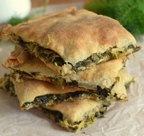 This spinach pie is the perfect comfort food and with homemade pastry to wrap around it, what can be better? Vegan Spinach Pie Recipe, Spinach Pies, Green Pie, Cypriot Food, Greek Spinach Pie, Homemade Pastry, Vegan Spinach, Spinach Pie, Baked Veggies